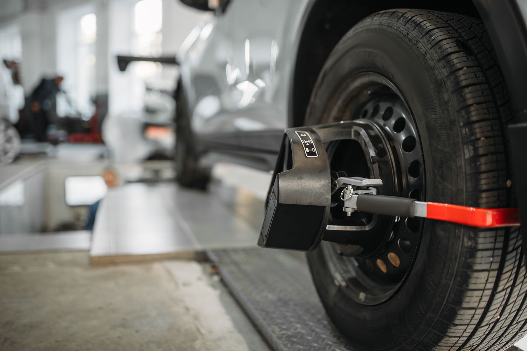 car-on-collapse-of-convergence-stand-auto-service
